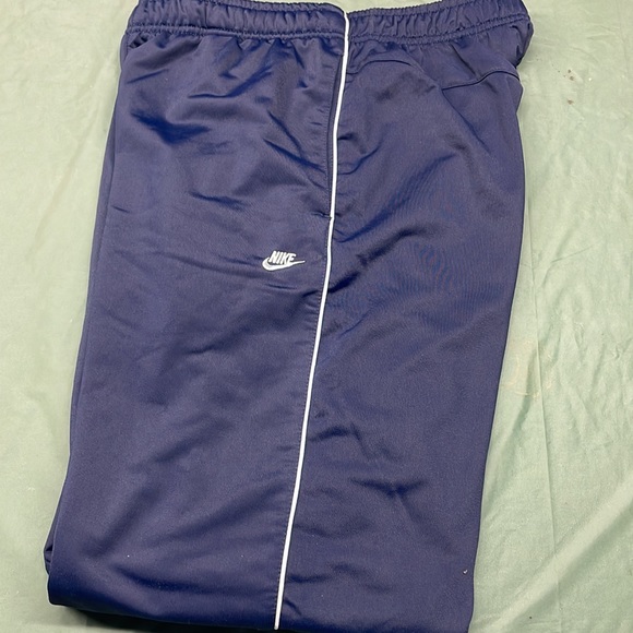 Beautiful Nike Sweatpants - Picture 2 of 4